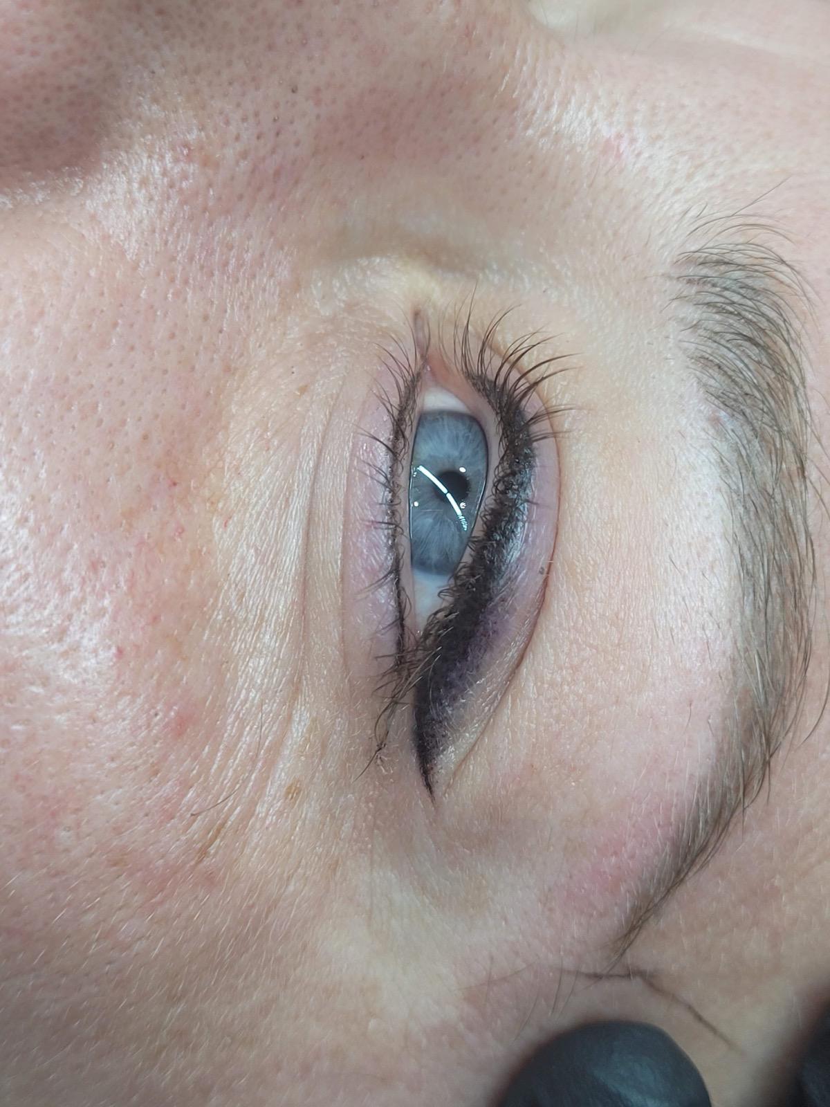 Micropigmentación de ojos eyeliner permanente — Isabel Santamaría Sabadell